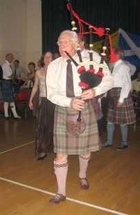 Tony Hogmanay Piper 2005